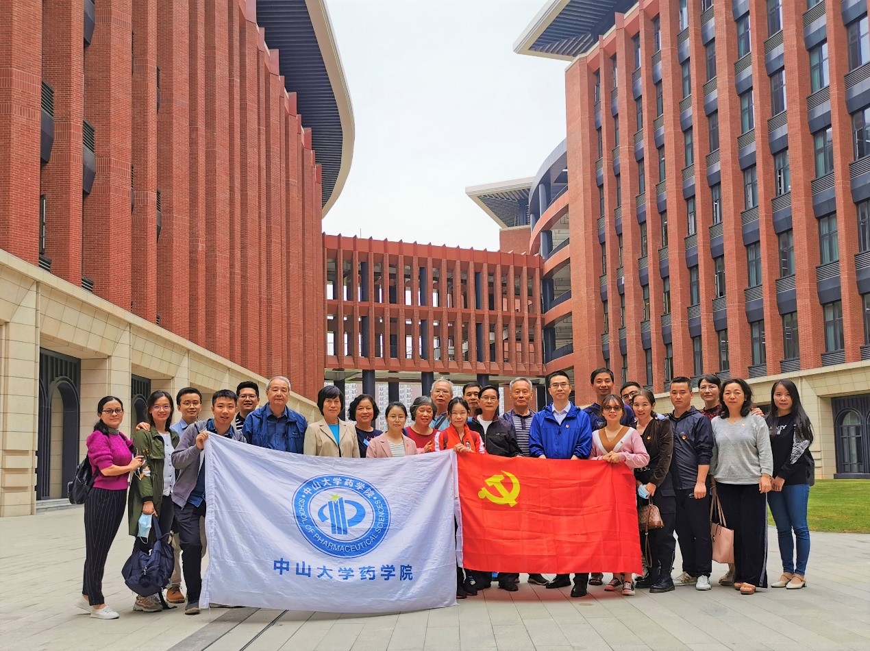 yl6776永利集团官网教工第一党支部及退休老师在深圳校区的合影